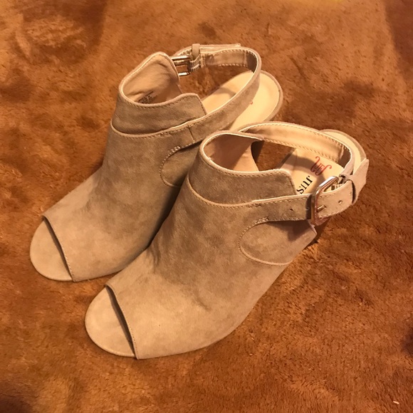 Shoes - Picture 2 of 2